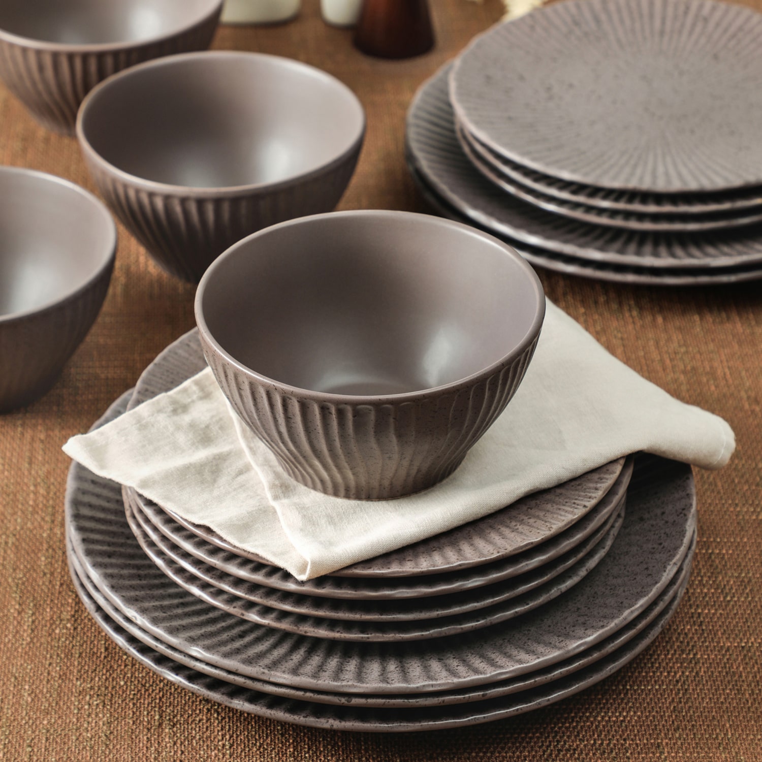 Stone + Lain Arlo 24-pc. Stoneware Dinnerware Set