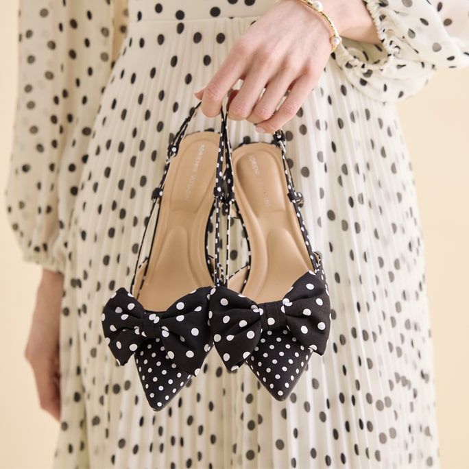 Adrienne Vittadini Bow Detail Pumps