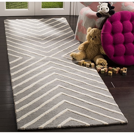 Safavieh Kids Collection Seachlann Geometric Runner Rug