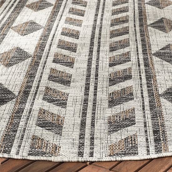 Safavieh Courtyard Collection Luana Geometric Indoor/Outdoor Round Area Rug