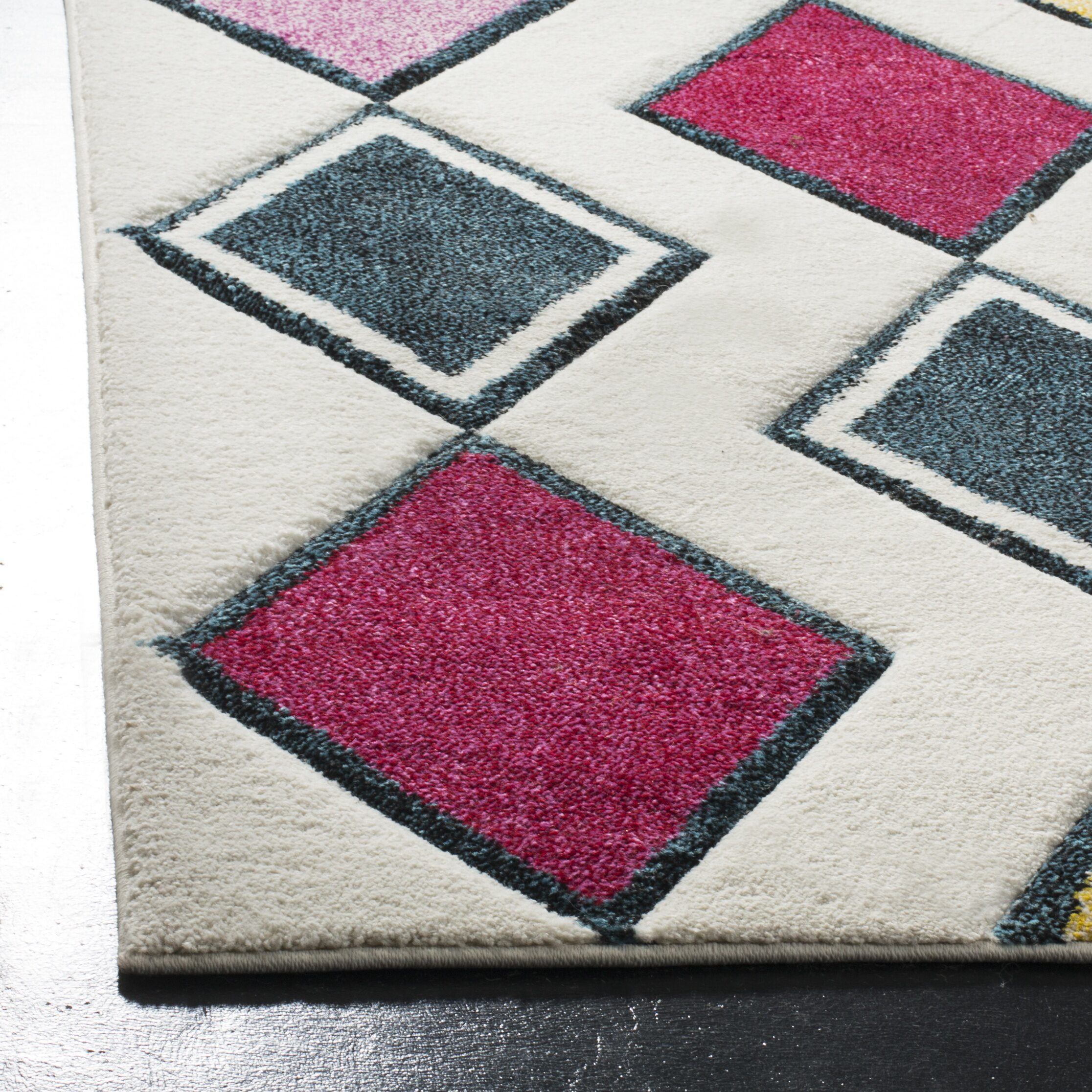 Safavieh Hollywood Collection Stripes Geometric Area Rug