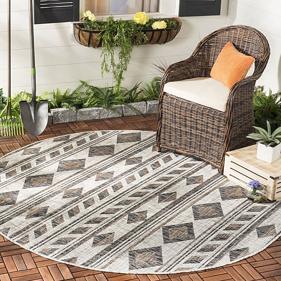 Safavieh Courtyard Collection Luana Geometric Indoor/Outdoor Round Area Rug