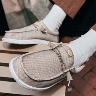 CASUAL SHOES
