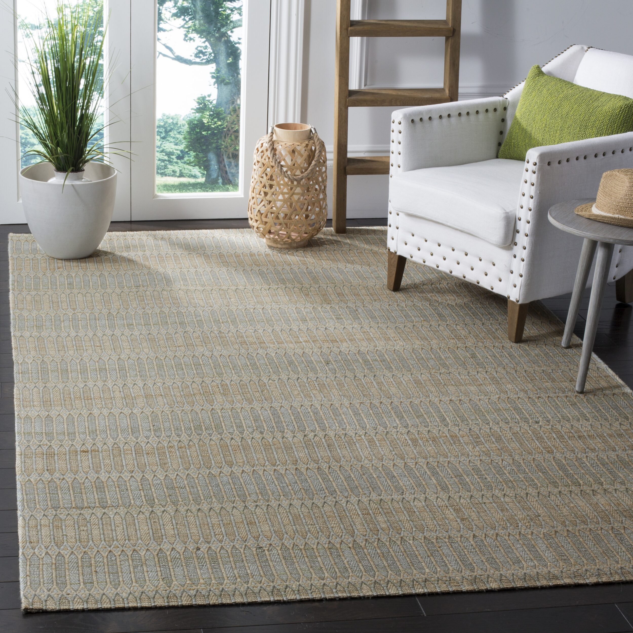 Safavieh Marbella Collection Earnestine Geometric Area Rug