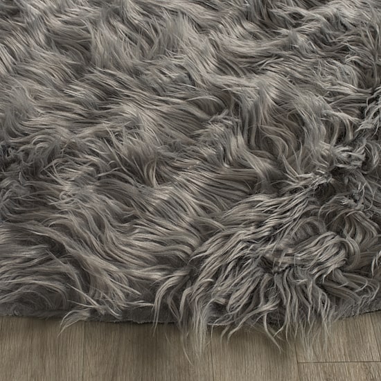 Safavieh Clarisse Solid Round Rugs