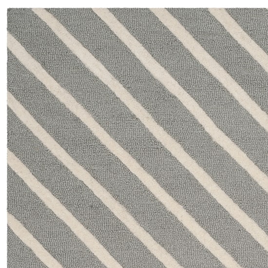 Safavieh Kids Collection Seachlann Geometric Area Rug