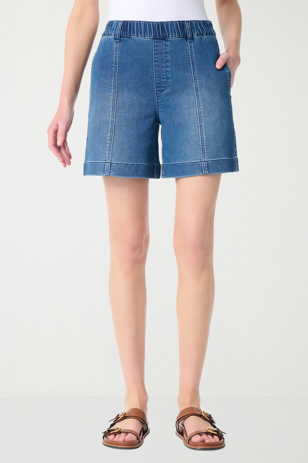 DIV8_26_WK20_GV_SHORTS_VN