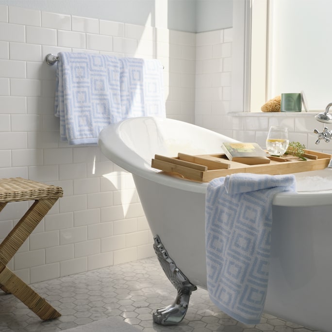 Nancy Meyers Bath copy